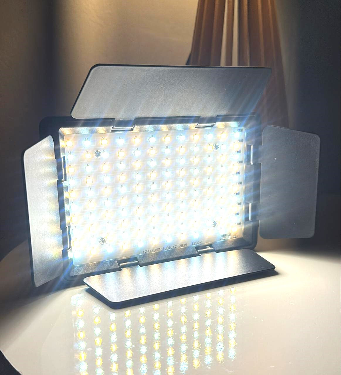 Placa de led 120 leds + mini tripé